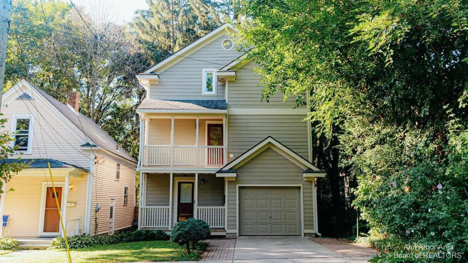 Beautiful Water Hill Home Minutes from Downtown Ann Arbor!
